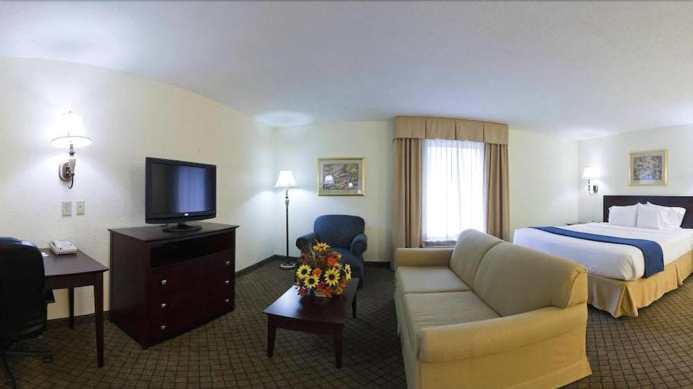 Отель Clarion Pointe-Dillard Near Blue Ridge Mountains Экстерьер фото