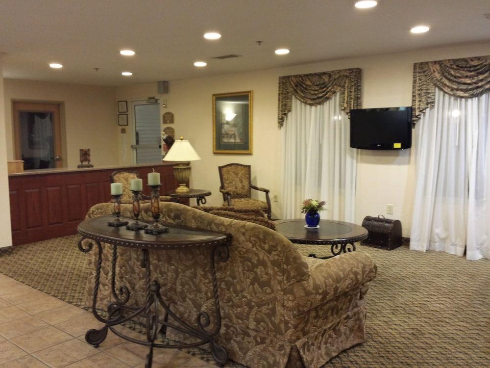 Отель Clarion Pointe-Dillard Near Blue Ridge Mountains Экстерьер фото