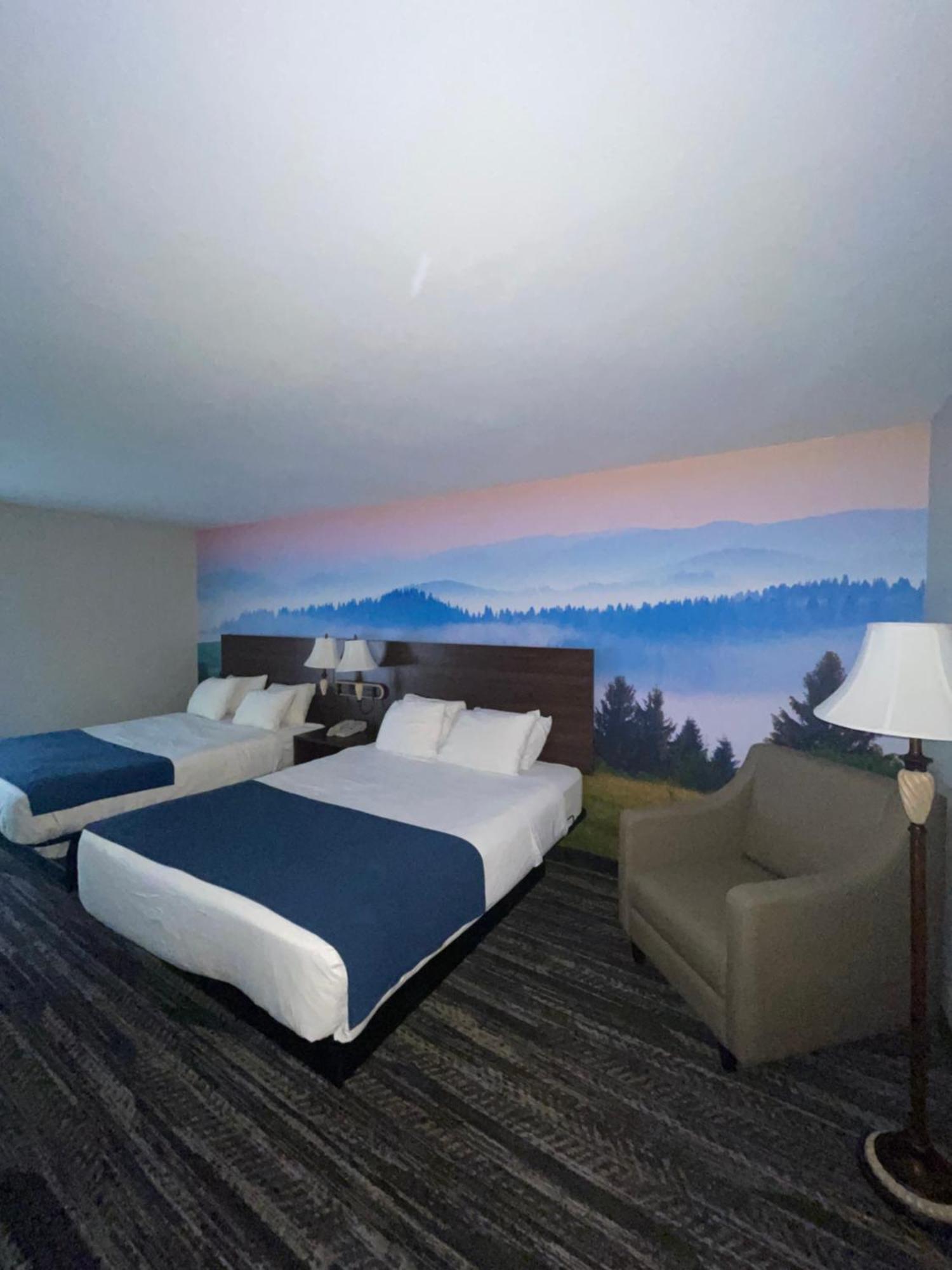 Отель Clarion Pointe-Dillard Near Blue Ridge Mountains Экстерьер фото