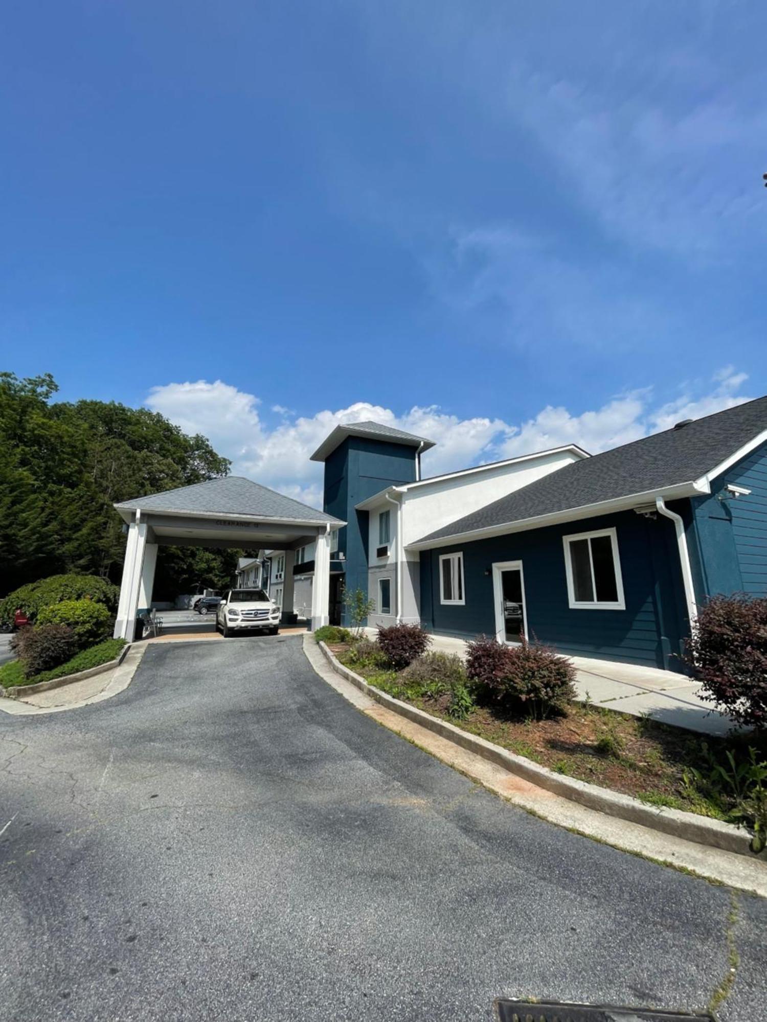 Отель Clarion Pointe-Dillard Near Blue Ridge Mountains Экстерьер фото