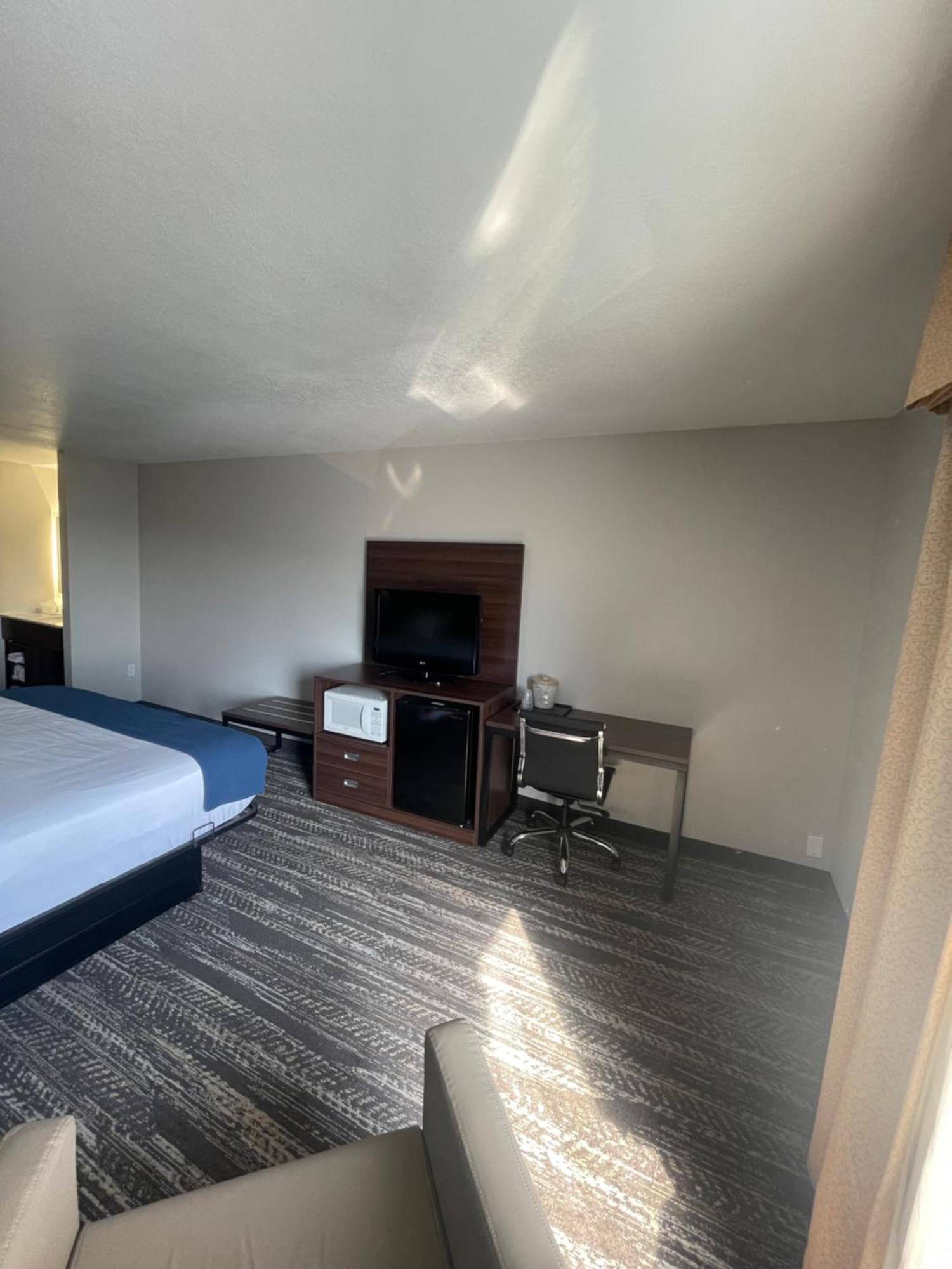 Отель Clarion Pointe-Dillard Near Blue Ridge Mountains Экстерьер фото