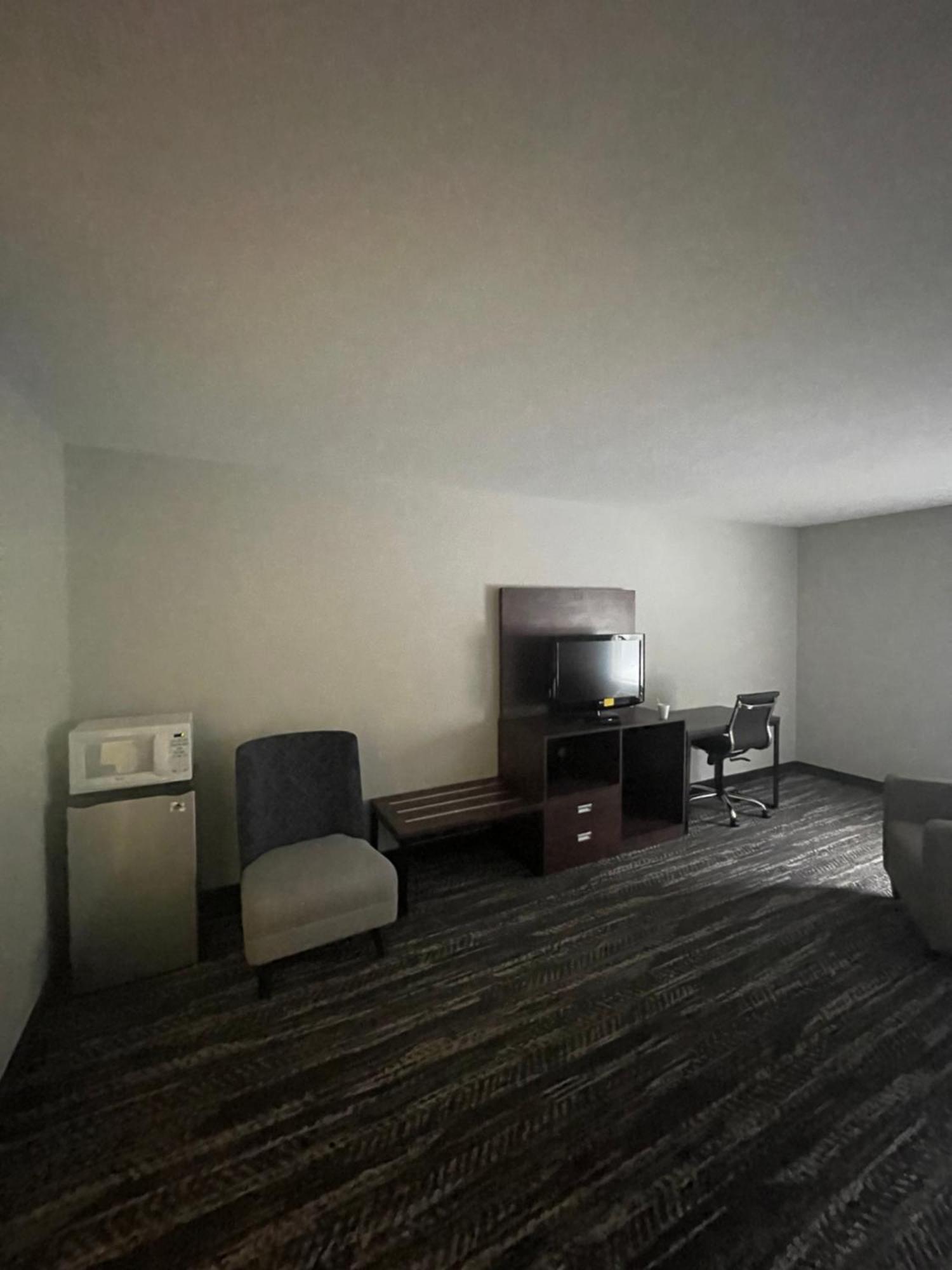 Отель Clarion Pointe-Dillard Near Blue Ridge Mountains Экстерьер фото