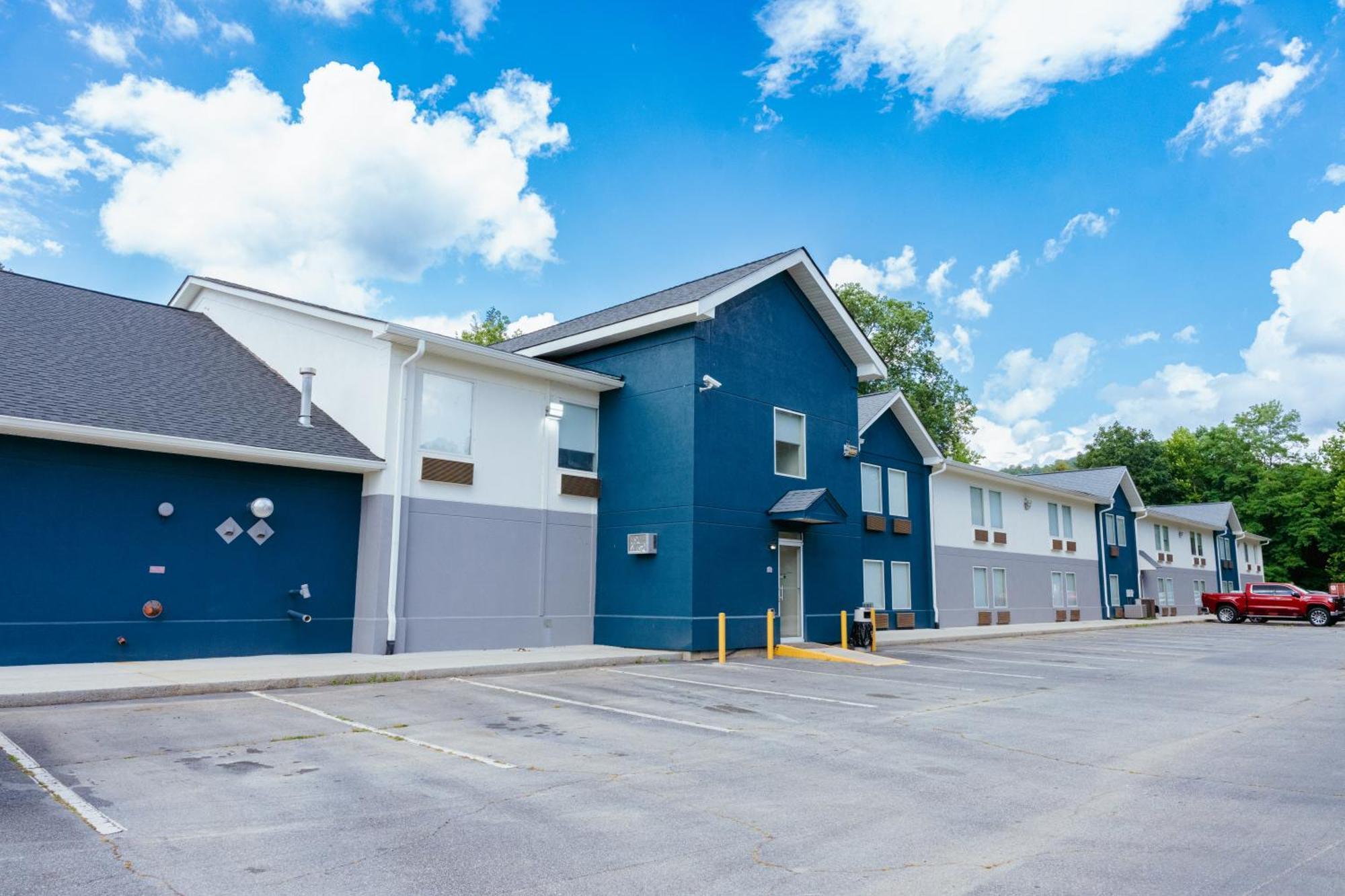 Отель Clarion Pointe-Dillard Near Blue Ridge Mountains Экстерьер фото