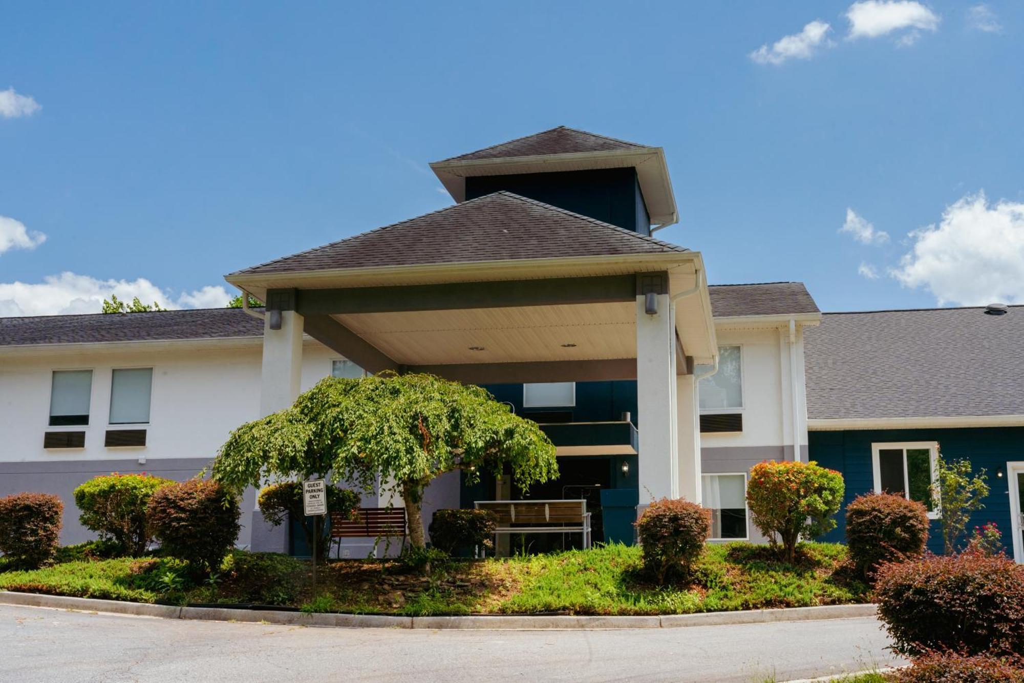 Отель Clarion Pointe-Dillard Near Blue Ridge Mountains Экстерьер фото