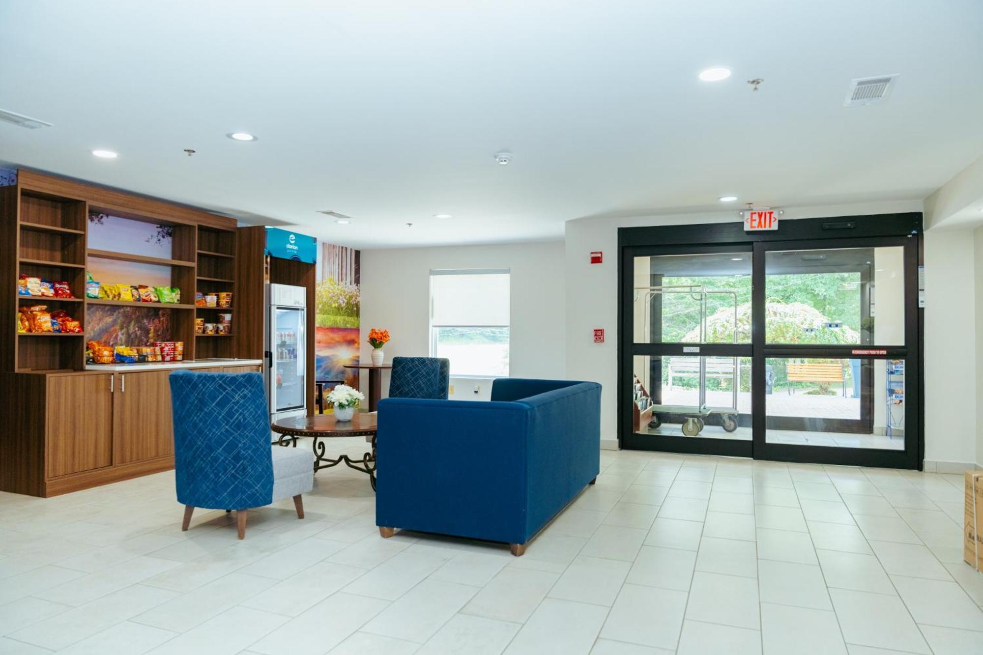 Отель Clarion Pointe-Dillard Near Blue Ridge Mountains Экстерьер фото