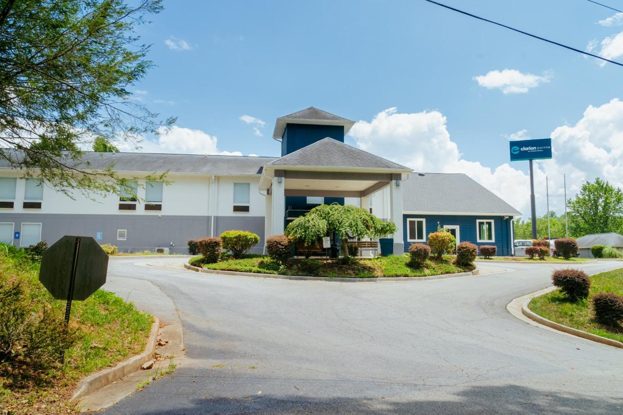 Отель Clarion Pointe-Dillard Near Blue Ridge Mountains Экстерьер фото