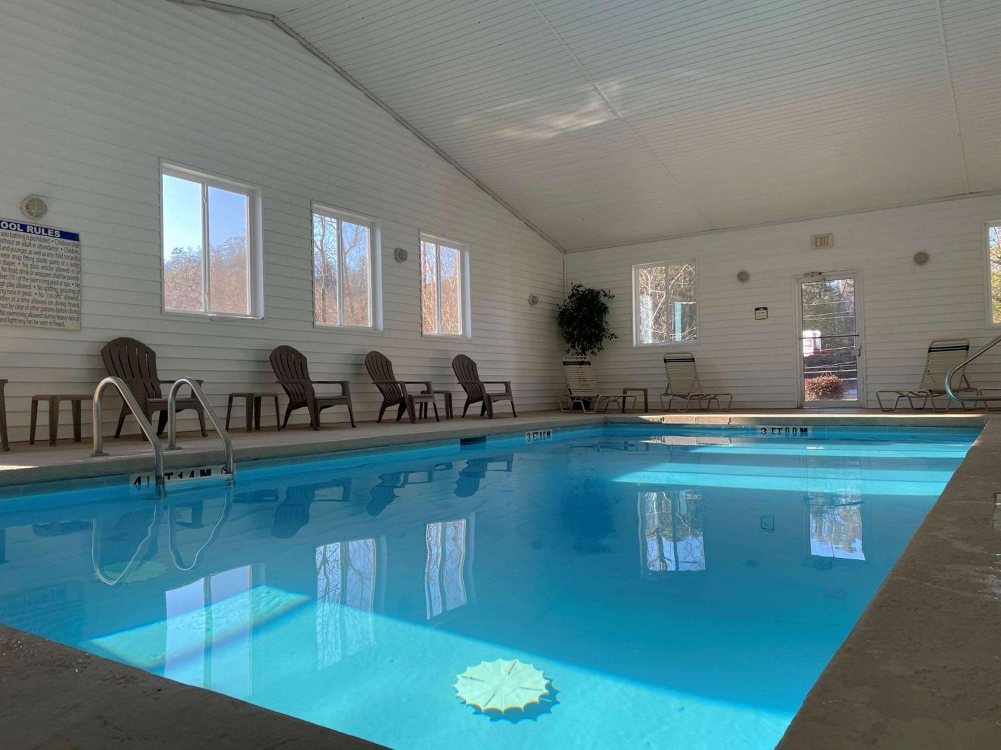 Отель Clarion Pointe-Dillard Near Blue Ridge Mountains Экстерьер фото